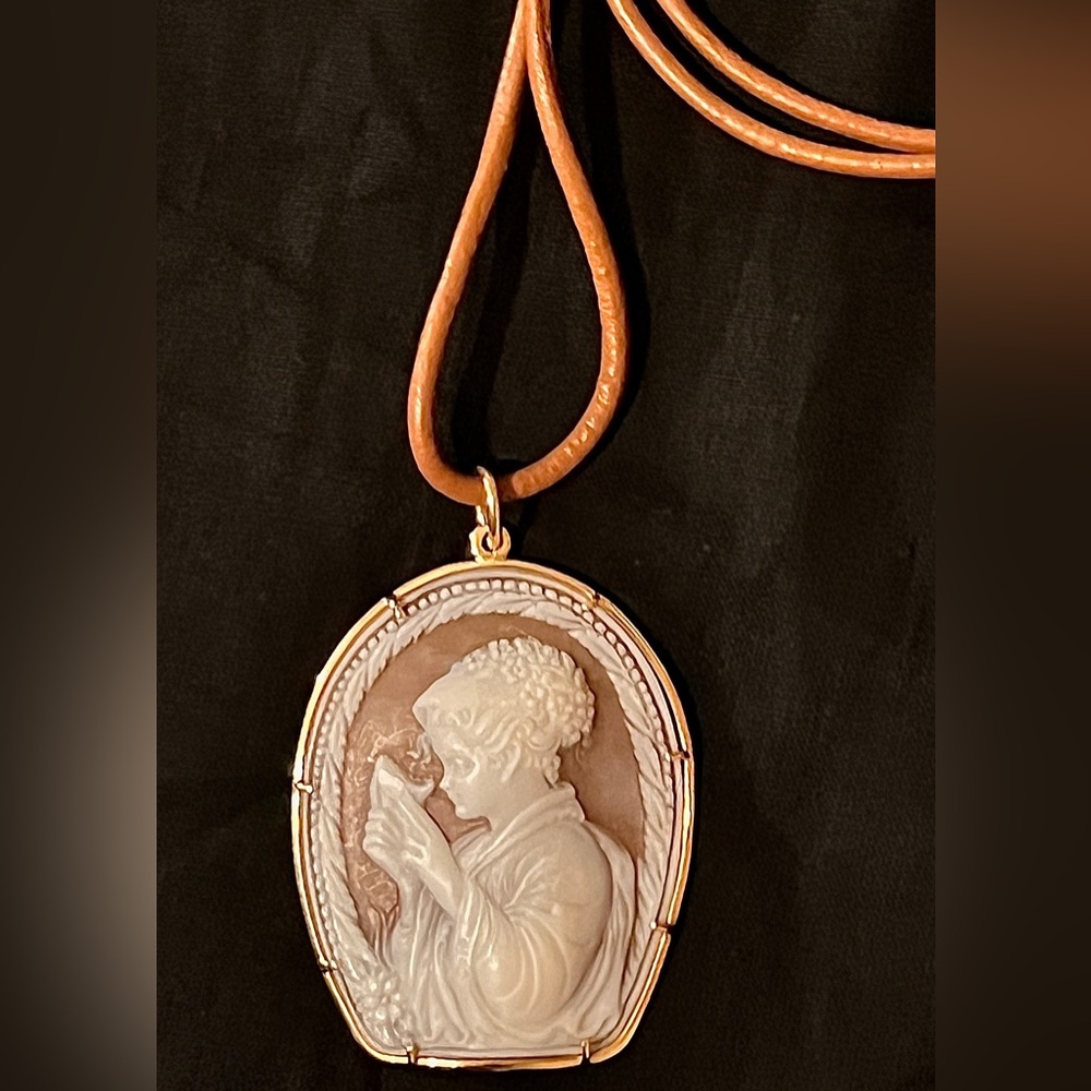 Vintage Signed Italian Shell Cameo Pendant - Solid 14 K Gold Master Hand-Carved